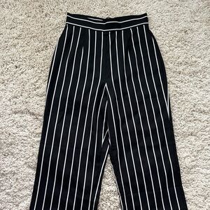 BB Dakota Black and White Striped Flowy Pants, Size 2, EUC